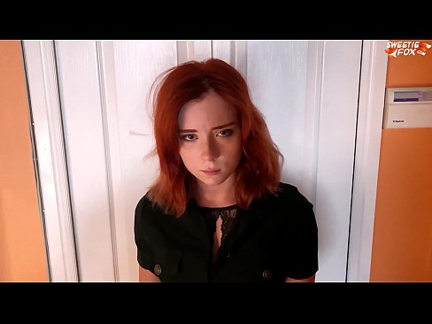 ❤️ A Guardia di Sicurezza hà punitu una bella donna per un tacchettu - Cum in bocca Video sessu à noi ❌️❤