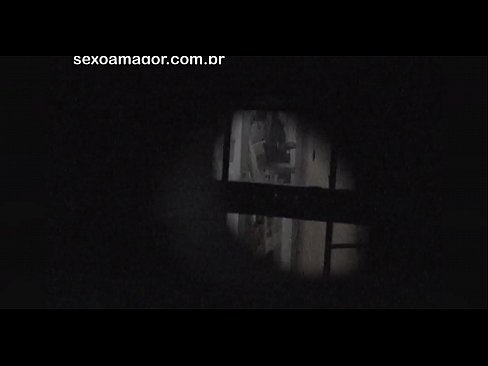 ❤️ Blondie hè videoregistrata in segretu da un voyeur di u quartieru nascostu daretu à i mattoni cavi Video sessu à noi ❌️❤