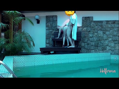 ❤️ Boss invita a cameriera à a piscina, ma ùn pudia resiste à un caldu Video sessu à noi ❌️❤