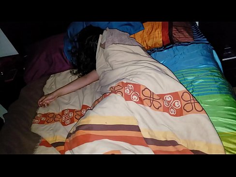 ❤️ Stepson rimprovera a so ghjovana matrigna mentre dorme. Video sessu à noi ❌️❤